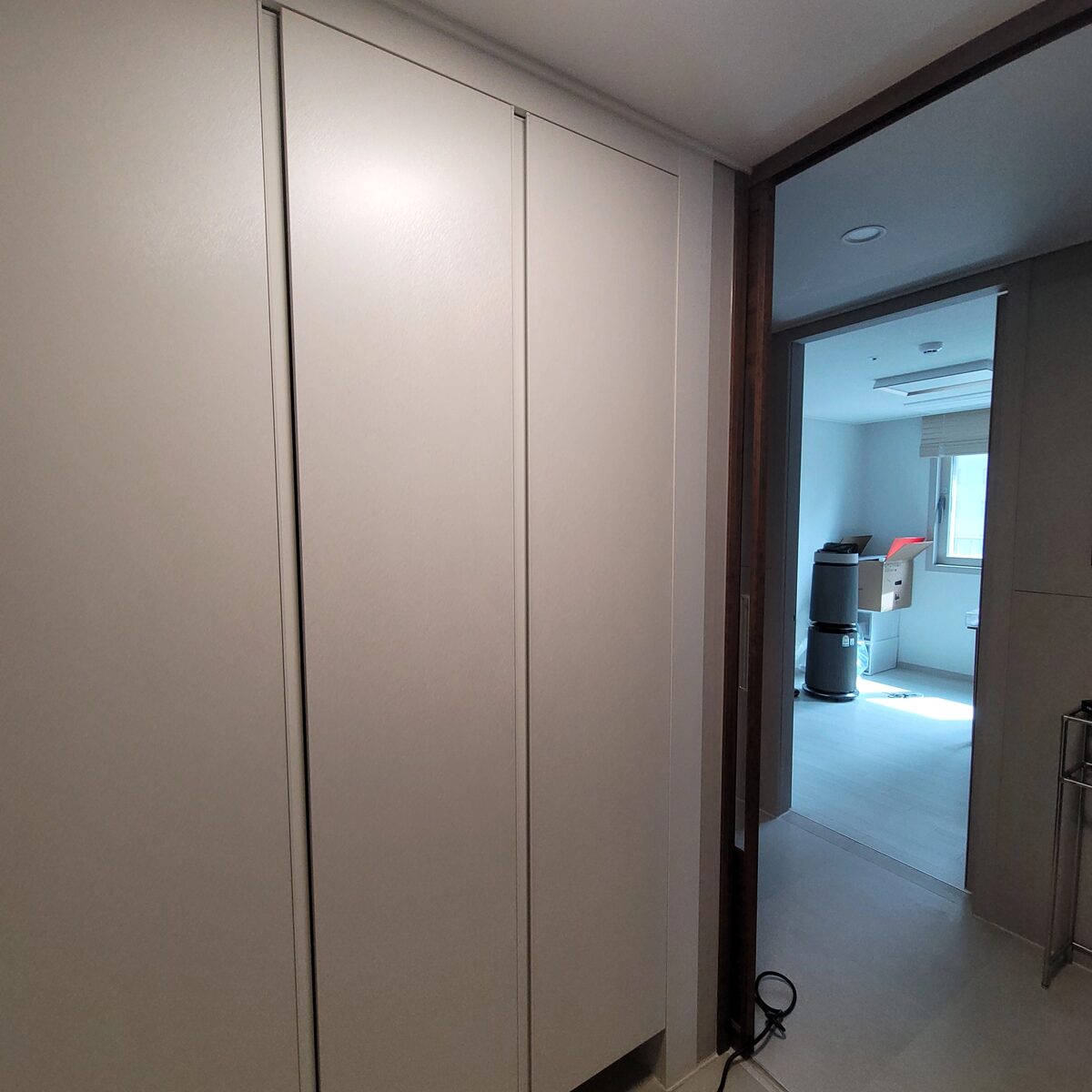 붙박이장 LED 오픈장 마감 디테일 시공 완료
